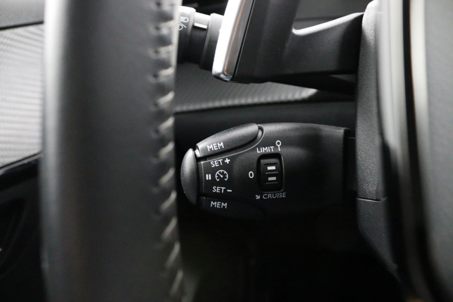 Peugeot 208 1.2 Allure*AUTOM*CARPLAY*ECC*CRUISE*NAVI*HAAK*CAM*