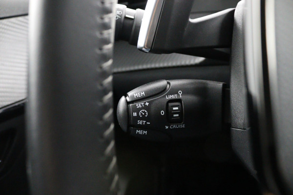 Peugeot 208 1.2 Allure*AUTOM*CARPLAY*ECC*CRUISE*NAVI*HAAK*CAM*