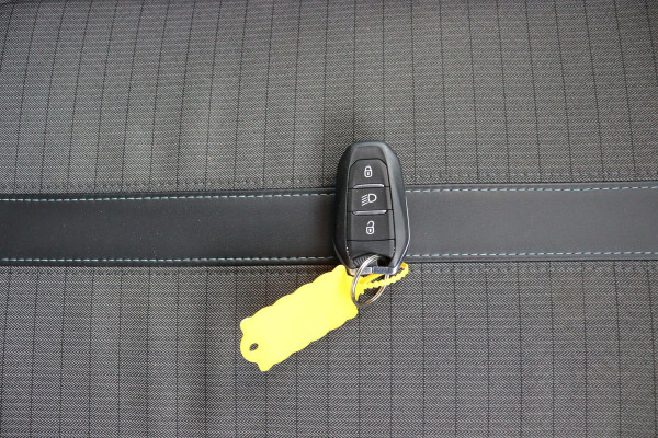 Peugeot 208 1.2 Allure*AUTOM*CARPLAY*ECC*CRUISE*NAVI*HAAK*CAM*