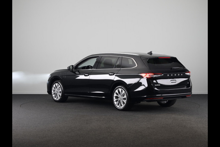 Škoda Superb Combi Business Edition PHEV 1.5 TSI 204 pk 6 versn. DSG | Trekhaak, wegklapbaar | Chrome pakket | Lichtmetalen velgen 18 inch Dofida zilver
