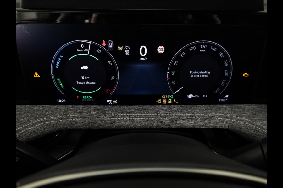 Škoda Superb Combi Business Edition PHEV 1.5 TSI 204 pk 6 versn. DSG | Trekhaak, wegklapbaar | Chrome pakket | Lichtmetalen velgen 18 inch Dofida zilver