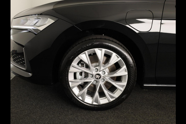 Škoda Superb Combi Business Edition PHEV 1.5 TSI 204 pk 6 versn. DSG | Trekhaak, wegklapbaar | Chrome pakket | Lichtmetalen velgen 18 inch Dofida zilver