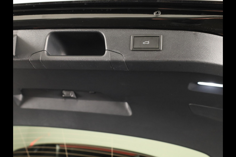 Škoda Superb Combi Business Edition PHEV 1.5 TSI 204 pk 6 versn. DSG | Trekhaak, wegklapbaar | Chrome pakket | Lichtmetalen velgen 18 inch Dofida zilver