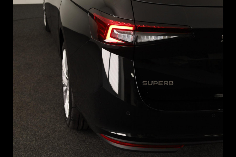 Škoda Superb Combi Business Edition PHEV 1.5 TSI 204 pk 6 versn. DSG | Trekhaak, wegklapbaar | Chrome pakket | Lichtmetalen velgen 18 inch Dofida zilver
