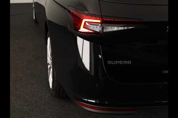 Škoda Superb Combi Business Edition PHEV 1.5 TSI 204 pk 6 versn. DSG | Trekhaak, wegklapbaar | Chrome pakket | Lichtmetalen velgen 18 inch Dofida zilver