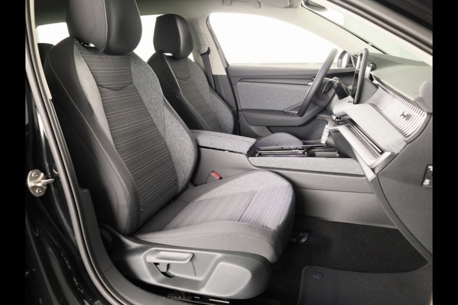 Škoda Superb Combi Business Edition PHEV 1.5 TSI 204 pk 6 versn. DSG | Trekhaak, wegklapbaar | Chrome pakket | Lichtmetalen velgen 18 inch Dofida zilver