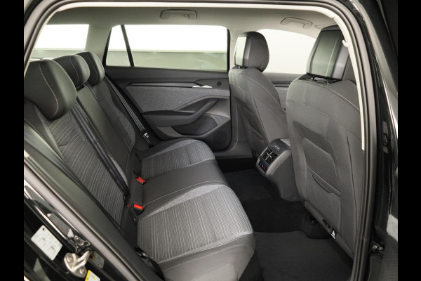 Škoda Superb Combi Business Edition PHEV 1.5 TSI 204 pk 6 versn. DSG | Trekhaak, wegklapbaar | Chrome pakket | Lichtmetalen velgen 18 inch Dofida zilver