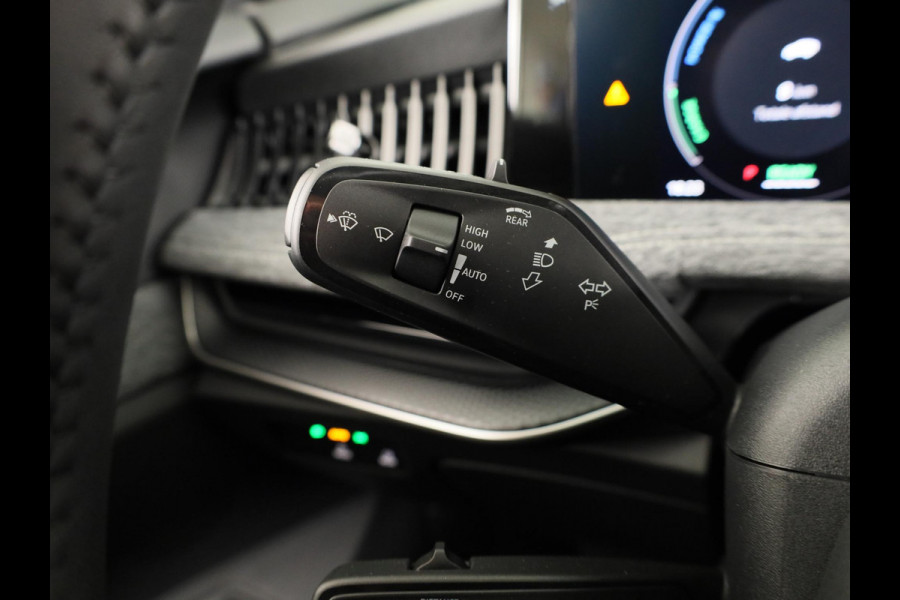 Škoda Superb Combi Business Edition PHEV 1.5 TSI 204 pk 6 versn. DSG | Trekhaak, wegklapbaar | Chrome pakket | Lichtmetalen velgen 18 inch Dofida zilver