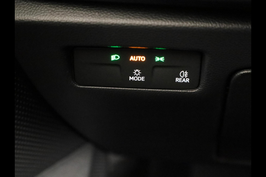 Škoda Superb Combi Business Edition PHEV 1.5 TSI 204 pk 6 versn. DSG | Trekhaak, wegklapbaar | Chrome pakket | Lichtmetalen velgen 18 inch Dofida zilver