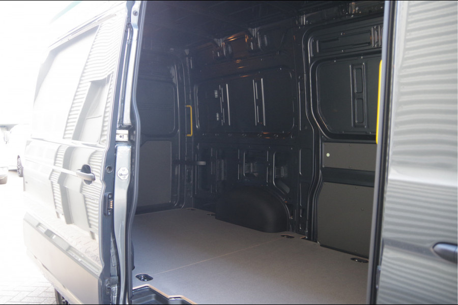 Volkswagen Crafter 35 2.0 TDI L3H3 AUT. 2X SCHUIFDEUR, FACELIFT, LED, TREKHAAK, CAMERA, NAVI, CRUISE, CLIMA, PARKEERSENSOREN