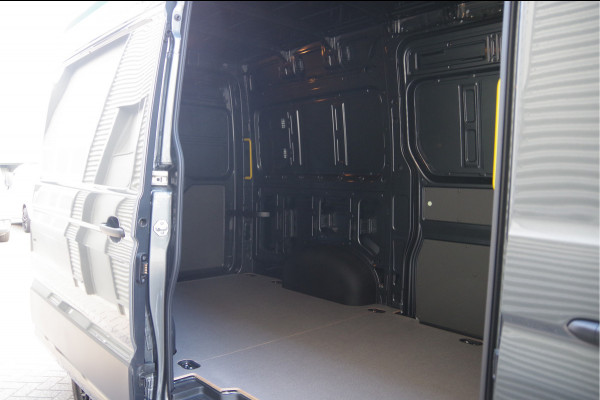 Volkswagen Crafter 35 2.0 TDI L3H3 AUT. 2X SCHUIFDEUR, FACELIFT, LED, TREKHAAK, CAMERA, NAVI, CRUISE, CLIMA, PARKEERSENSOREN