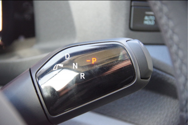 Volkswagen Crafter 35 2.0 TDI L3H3 AUT. 2X SCHUIFDEUR, FACELIFT, LED, TREKHAAK, CAMERA, NAVI, CRUISE, CLIMA, PARKEERSENSOREN