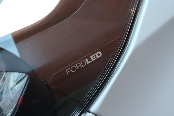 Ford Transit Custom 300 2.0 TDCI L2H1 Limited DC | Dubbel Cabine | Elec schuifdeuren | ACC | Blind Spot | 360 Camera | CarPlay | Navigatie | Stoelverwarming | 5-Zitter | BPM Vrij