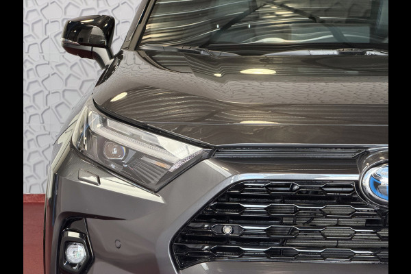 Toyota RAV4 2.5 Hybrid LED LEER CAMERA JBL ELEK.KLEP NAVI CAMERA 18''LMV ADAP.CRUISE ELEK.STOEL STUUR STOELVERW ✅2025✅ ✅ Top Auto's Wijchen , Al 30 Jaar verkoop van Toyota , Type's Launch / Executive / Dynamic / First Edition / Business / Zowel Phev / Hev / Benzine / met fabrieksgarantie ✅