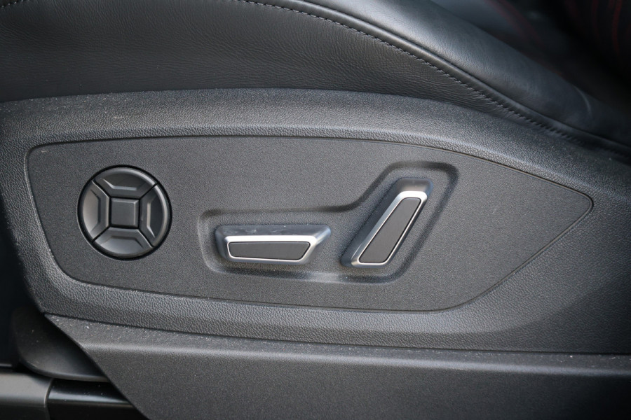 Audi Q8 e-tron S quattro SQ8 115 kWh | BTW | NAP | PANO | B&O | 360 | RS ZETELS | MATRIX | LUCHTVERING | MEMORY | KEYLESS |