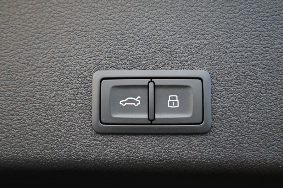 Audi Q8 e-tron S quattro SQ8 115 kWh | BTW | NAP | PANO | B&O | 360 | RS ZETELS | MATRIX | LUCHTVERING | MEMORY | KEYLESS |