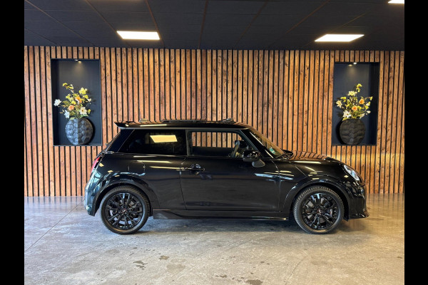 MINI Mini 1.5 Cooper C Classic M / JCW /Pano / Camera / HUD / Stoel/Stuur verwarming / Sfeerverlichting