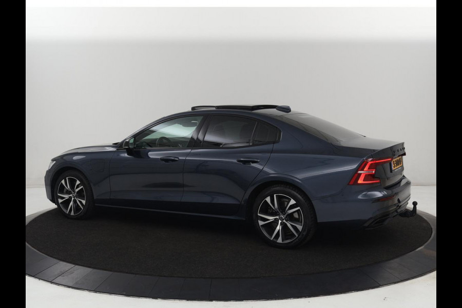 Volvo S60 2.0 Recharge T8 AWD R-Design | Panoramadak | Stoelventilatie | Head-Up | Leder | 360 Camera | Massage | Adaptive cruise | Trekhaak | Achterbankverwarming | Carplay | Harman/Kardon | PHEV | Plug In
