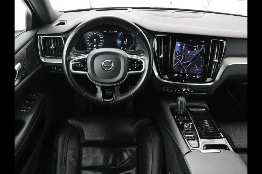 Volvo S60 2.0 Recharge T8 AWD R-Design | Panoramadak | Stoelventilatie | Head-Up | Leder | 360 Camera | Massage | Adaptive cruise | Trekhaak | Achterbankverwarming | Carplay | Harman/Kardon | PHEV | Plug In