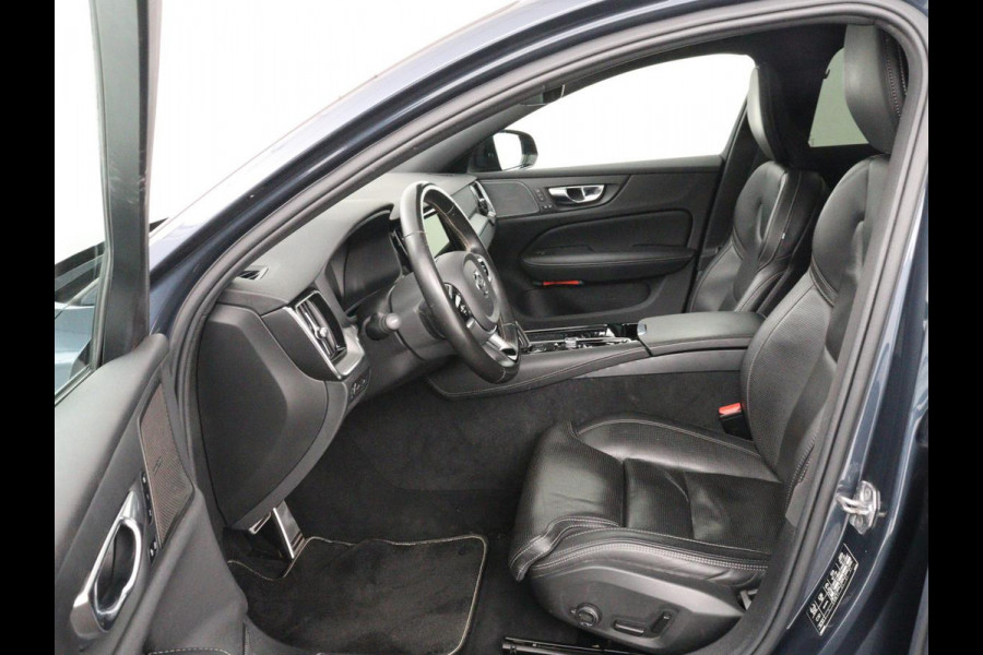 Volvo S60 2.0 Recharge T8 AWD R-Design | Panoramadak | Stoelventilatie | Head-Up | Leder | 360 Camera | Massage | Adaptive cruise | Trekhaak | Achterbankverwarming | Carplay | Harman/Kardon | PHEV | Plug In