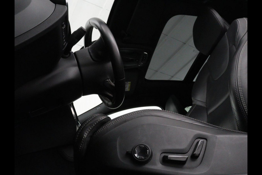 Volvo S60 2.0 Recharge T8 AWD R-Design | Panoramadak | Stoelventilatie | Head-Up | Leder | 360 Camera | Massage | Adaptive cruise | Trekhaak | Achterbankverwarming | Carplay | Harman/Kardon | PHEV | Plug In