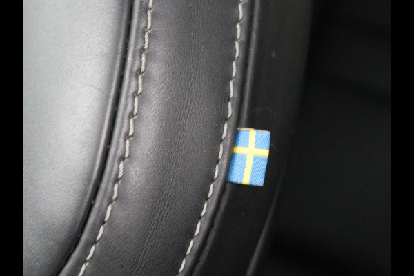 Volvo S60 2.0 Recharge T8 AWD R-Design | Panoramadak | Stoelventilatie | Head-Up | Leder | 360 Camera | Massage | Adaptive cruise | Trekhaak | Achterbankverwarming | Carplay | Harman/Kardon | PHEV | Plug In