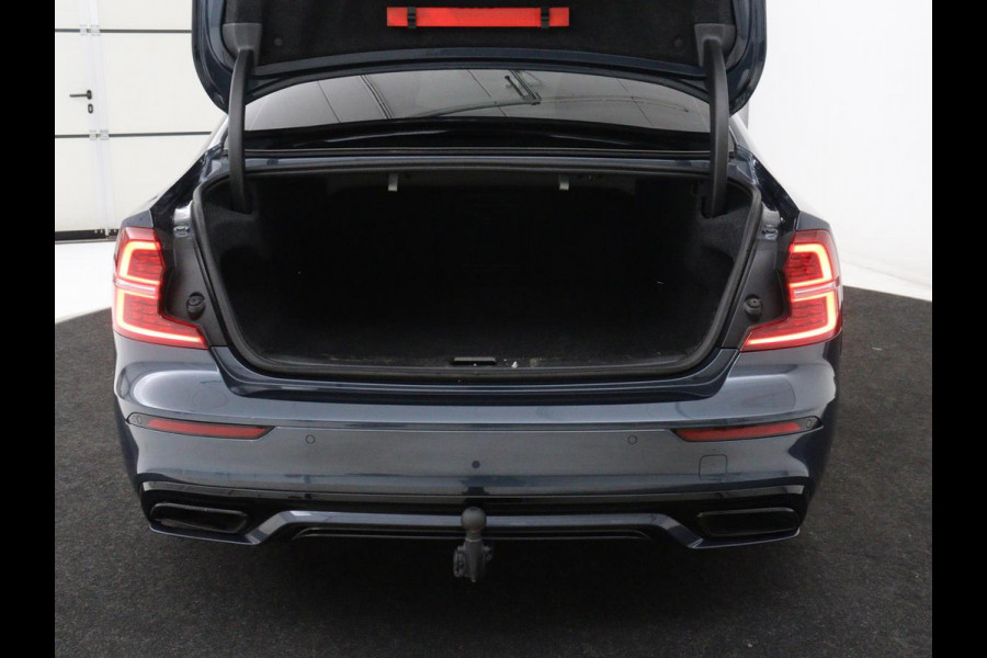 Volvo S60 2.0 Recharge T8 AWD R-Design | Panoramadak | Stoelventilatie | Head-Up | Leder | 360 Camera | Massage | Adaptive cruise | Trekhaak | Achterbankverwarming | Carplay | Harman/Kardon | PHEV | Plug In