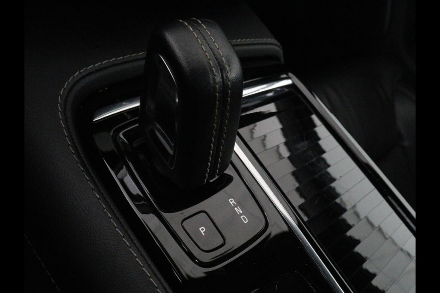 Volvo S60 2.0 Recharge T8 AWD R-Design | Panoramadak | Stoelventilatie | Head-Up | Leder | 360 Camera | Massage | Adaptive cruise | Trekhaak | Achterbankverwarming | Carplay | Harman/Kardon | PHEV | Plug In