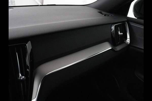 Volvo S60 2.0 Recharge T8 AWD R-Design | Panoramadak | Stoelventilatie | Head-Up | Leder | 360 Camera | Massage | Adaptive cruise | Trekhaak | Achterbankverwarming | Carplay | Harman/Kardon | PHEV | Plug In