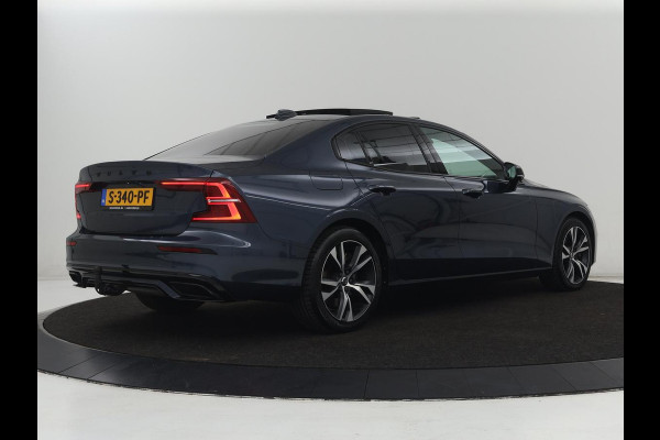 Volvo S60 2.0 Recharge T8 AWD R-Design | Panoramadak | Stoelventilatie | Head-Up | Leder | 360 Camera | Massage | Adaptive cruise | Trekhaak | Achterbankverwarming | Carplay | Harman/Kardon | PHEV | Plug In