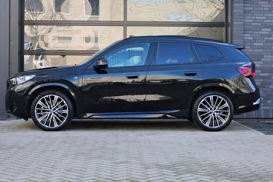 BMW X1 xDrive30e | M-SPORT | NAP! | PANO | H/K AUDIO | HUD | MEMORY | 20'' | KEYLESS | LED ADAPTIEF |