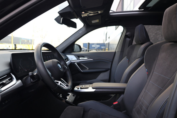 BMW X1 xDrive30e | M-SPORT | NAP! | PANO | H/K AUDIO | HUD | MEMORY | 20'' | KEYLESS | LED ADAPTIEF |