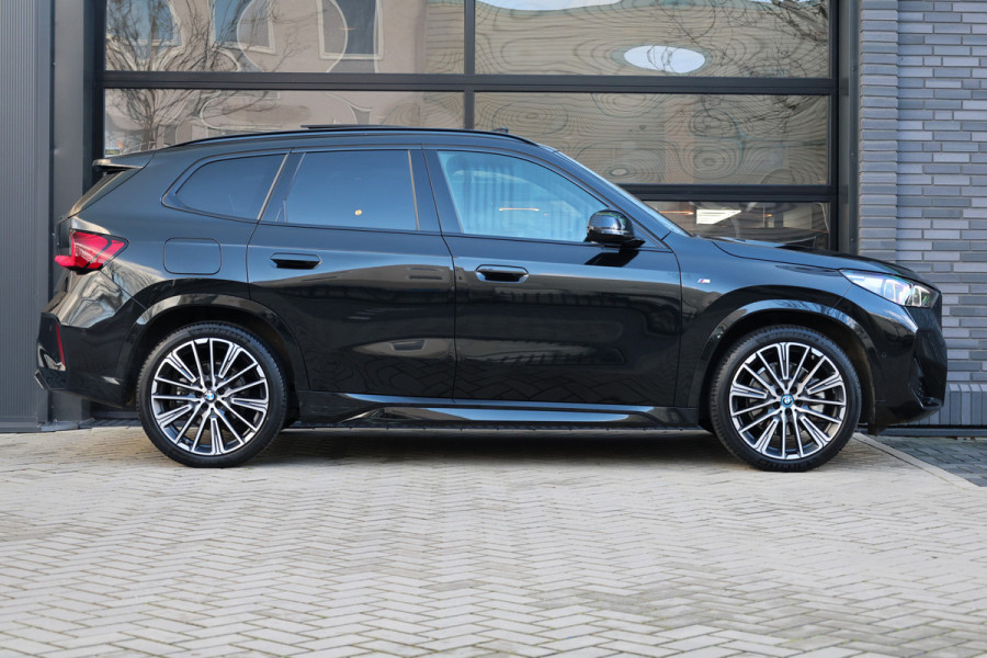 BMW X1 xDrive30e | M-SPORT | NAP! | PANO | H/K AUDIO | HUD | MEMORY | 20'' | KEYLESS | LED ADAPTIEF |