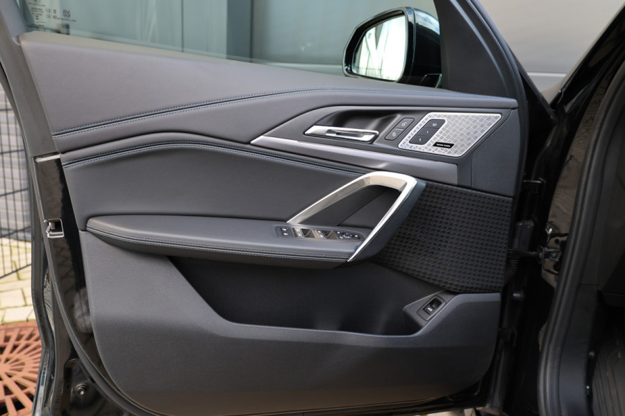 BMW X1 xDrive30e | M-SPORT | NAP! | PANO | H/K AUDIO | HUD | MEMORY | 20'' | KEYLESS | LED ADAPTIEF |