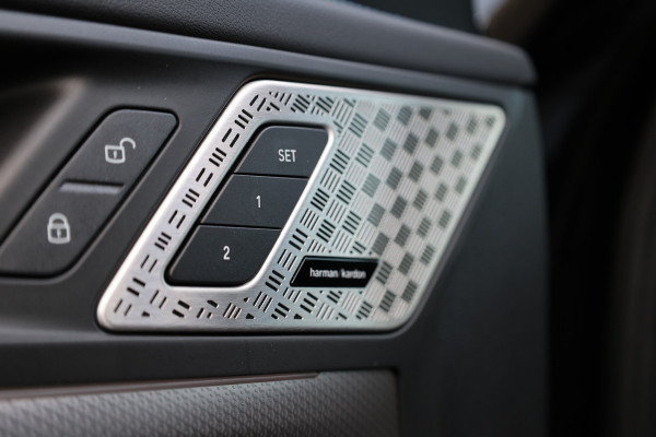 BMW X1 xDrive30e | M-SPORT | NAP! | PANO | H/K AUDIO | HUD | MEMORY | 20'' | KEYLESS | LED ADAPTIEF |