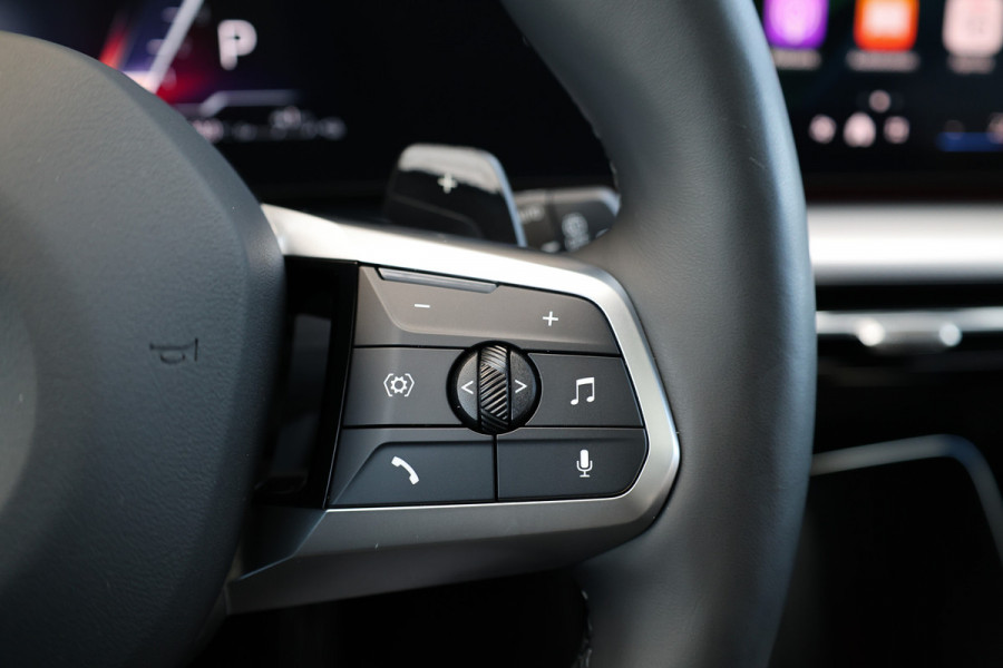 BMW X1 xDrive30e | M-SPORT | NAP! | PANO | H/K AUDIO | HUD | MEMORY | 20'' | KEYLESS | LED ADAPTIEF |