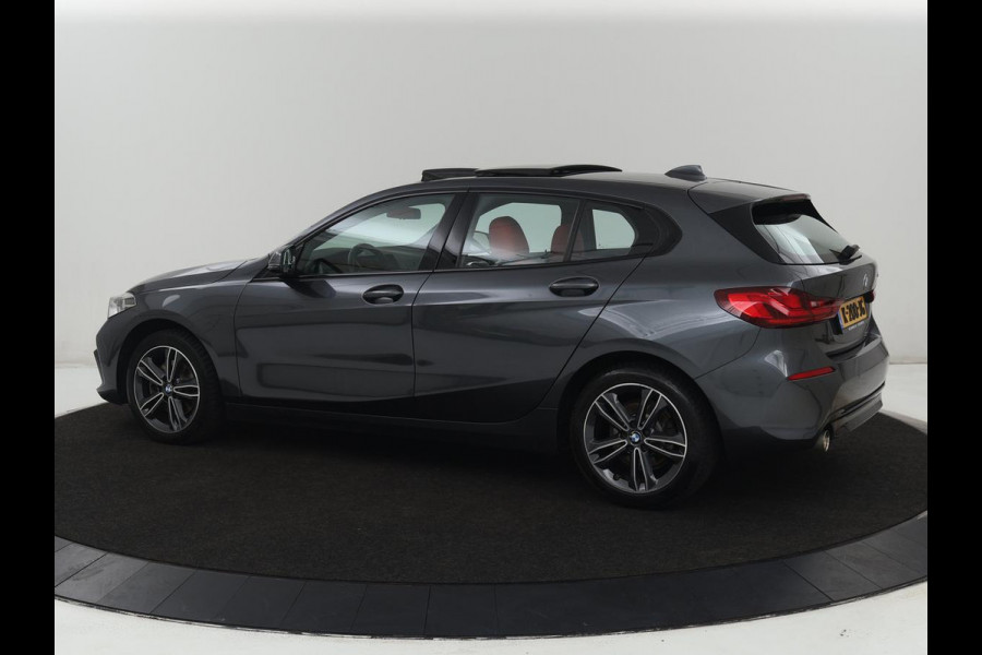 BMW 1-serie 118i High Executive | Sport Line | Panoramadak | Leder | Stoelverwarming | Keyless | Live Cockpit | Carplay | Sportstoelen | Navigatie | Spiegel Pakket | Parkeerhulp | Climate control
