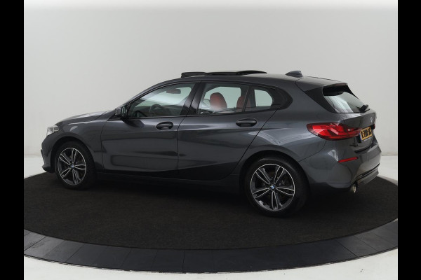 BMW 1-serie 118i High Executive | Sport Line | Panoramadak | Leder | Stoelverwarming | Keyless | Live Cockpit | Carplay | Sportstoelen | Navigatie | Spiegel Pakket | Parkeerhulp | Climate control