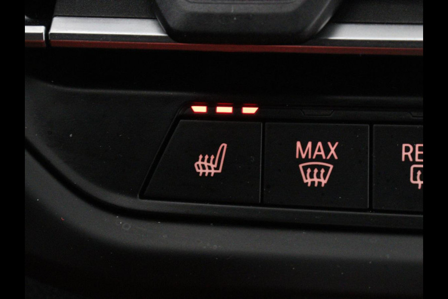 BMW 1-serie 118i High Executive | Sport Line | Panoramadak | Leder | Stoelverwarming | Keyless | Live Cockpit | Carplay | Sportstoelen | Navigatie | Spiegel Pakket | Parkeerhulp | Climate control