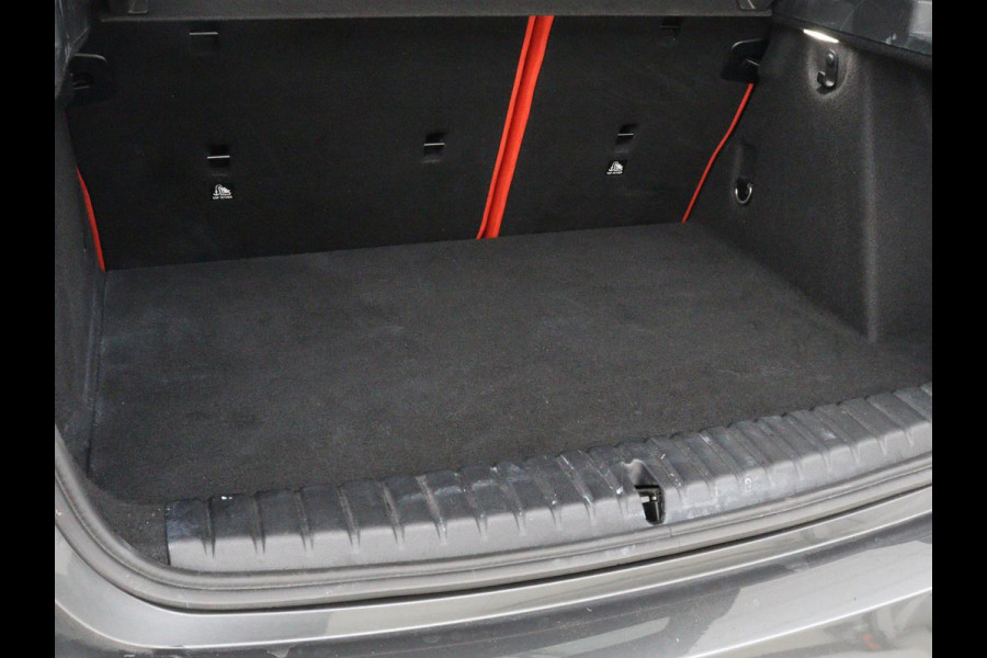 BMW 1-serie 118i High Executive | Sport Line | Panoramadak | Leder | Stoelverwarming | Keyless | Live Cockpit | Carplay | Sportstoelen | Navigatie | Spiegel Pakket | Parkeerhulp | Climate control