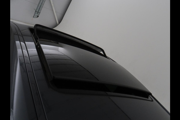 BMW 1-serie 118i High Executive | Sport Line | Panoramadak | Leder | Stoelverwarming | Keyless | Live Cockpit | Carplay | Sportstoelen | Navigatie | Spiegel Pakket | Parkeerhulp | Climate control