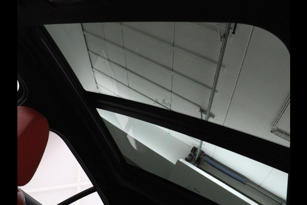 BMW 1-serie 118i High Executive | Sport Line | Panoramadak | Leder | Stoelverwarming | Keyless | Live Cockpit | Carplay | Sportstoelen | Navigatie | Spiegel Pakket | Parkeerhulp | Climate control