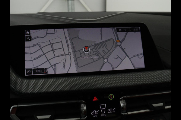 BMW 1-serie 118i High Executive | Sport Line | Panoramadak | Leder | Stoelverwarming | Keyless | Live Cockpit | Carplay | Sportstoelen | Navigatie | Spiegel Pakket | Parkeerhulp | Climate control