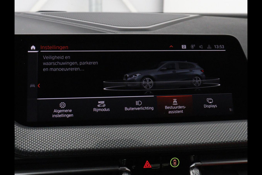 BMW 1-serie 118i High Executive | Sport Line | Panoramadak | Leder | Stoelverwarming | Keyless | Live Cockpit | Carplay | Sportstoelen | Navigatie | Spiegel Pakket | Parkeerhulp | Climate control