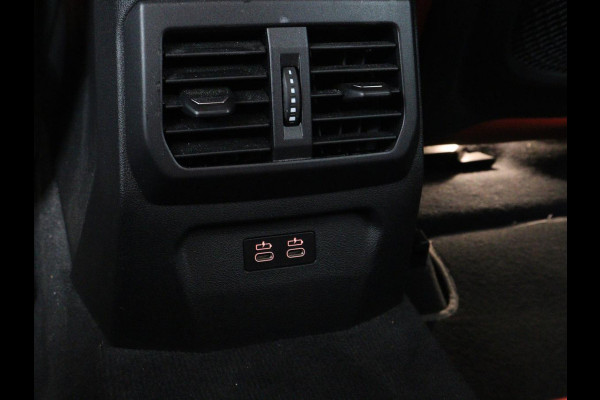 BMW 1-serie 118i High Executive | Sport Line | Panoramadak | Leder | Stoelverwarming | Keyless | Live Cockpit | Carplay | Sportstoelen | Navigatie | Spiegel Pakket | Parkeerhulp | Climate control