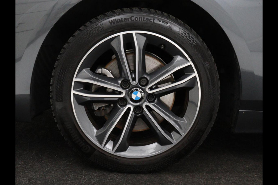 BMW 1-serie 118i High Executive | Sport Line | Panoramadak | Leder | Stoelverwarming | Keyless | Live Cockpit | Carplay | Sportstoelen | Navigatie | Spiegel Pakket | Parkeerhulp | Climate control