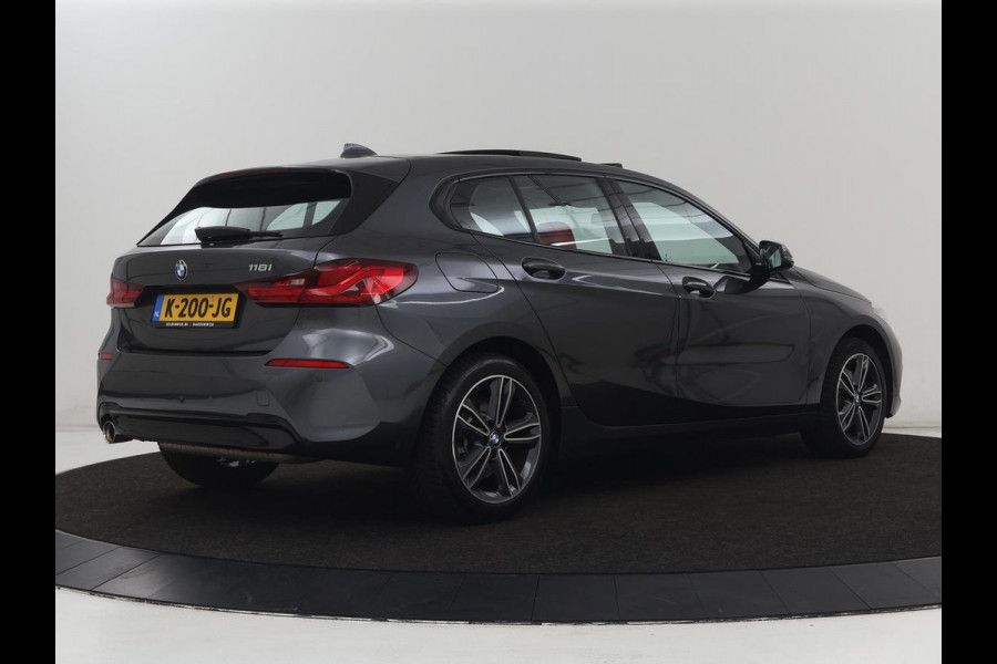 BMW 1-serie 118i High Executive | Sport Line | Panoramadak | Leder | Stoelverwarming | Keyless | Live Cockpit | Carplay | Sportstoelen | Navigatie | Spiegel Pakket | Parkeerhulp | Climate control