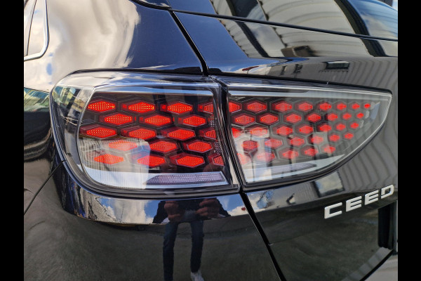 Kia Ceed 1.0 T-GDi MHEV Design Edition Automaat | Tot € 1.250,- extra inruil tijdens dit Paasweekend! | JBL | Key-Less | Stoelverwarming | Dodehoek | PDC | LED |