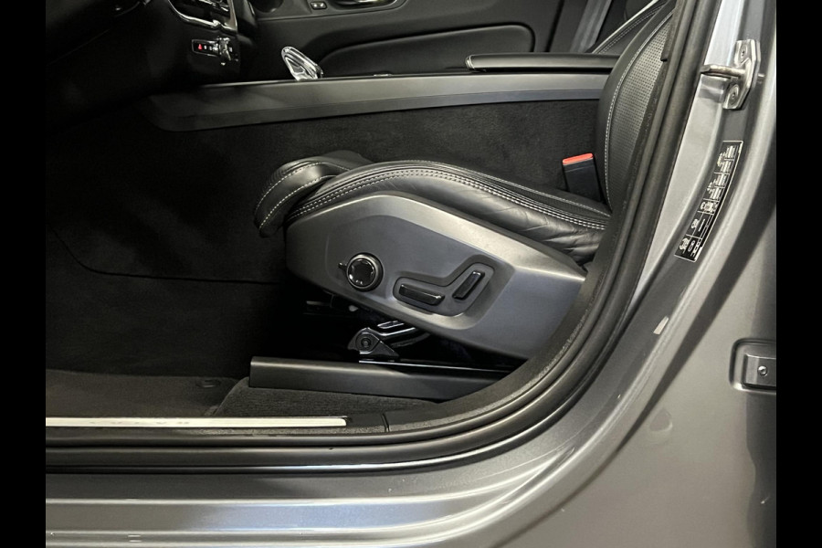 Volvo XC60 2.0 T8 Twin Engine AWD Momentum Pro Trekhaak | Massage | Stoelventilatie | Open dak | Stoelverwarming | Achteruitrij camera | Memory | Carplay | Leder