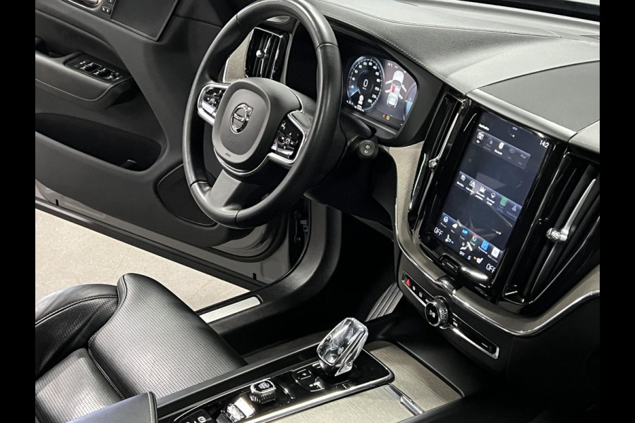 Volvo XC60 2.0 T8 Twin Engine AWD Momentum Pro Trekhaak | Massage | Stoelventilatie | Open dak | Stoelverwarming | Achteruitrij camera | Memory | Carplay | Leder